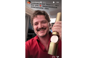 Así agradeció Pedro Pascal su premio People's Choice Awards. 