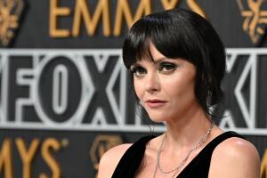 christina-ricci-merlina-addams