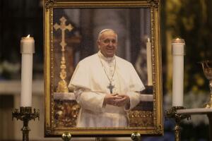 Gavin Newsom rinde homenaje al Papa Francisco y destaca su legado de justicia, paz y compasión