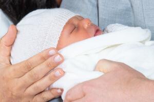 Meghan Markle primer look mamá