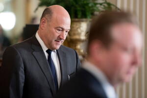 Cohn perdió el pulso con los 'nacionalistas' dentro de la Casa Blanca que quieren que Trump cumpla con sus promesas de poner a "EEUU primero".