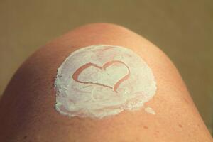 crema-corazon-protector-solar.jpg