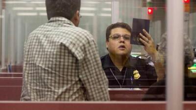 Resultado de imagen de Me negarán la ciudadanía si me detuvieron por exceso de velocidad