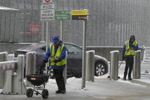 Recomendaciones para protegerse del frío extremo si trabajas al aire libre en Nueva York.