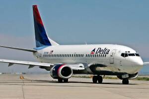 Avión Delta aterriza de emergencia Salt Lake City pasajeros sangrando nariz oídos