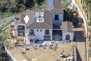 EXC Justin & Hailey Bieber mansion in LA