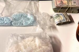 Incautan droga y dinero en efectivo luego de una llamada por un tiroteo en Phoenix, Arizona. 