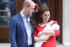 El príncipe William y Kate Middleton presentan a su hijo