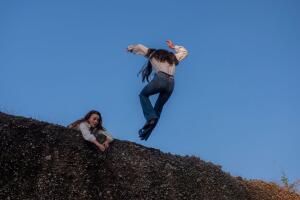 Kiara se arroja al vacío y así se grabó esta escena de Doménica Montero