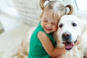 labrador-cachorro-crianca-1220-1400x800.jpg