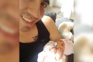 Armando de Calibre 50 junto a su hija Victoria.