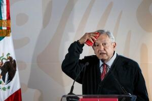 AMLO sweating