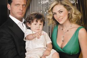 Luis Miguel, Aracely Arámbula y su hijo Miguel 1.jpg
