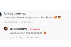 Joven reacciona a los comentarios de su video viral junto a sus sobrinos.