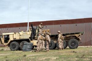 Gobierno Trump propone una zona militar en la frontera con México.
