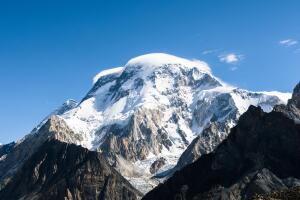 Broad Peak montaña Concordia en la cordillera del Karakórum The Grosby Group.jpg