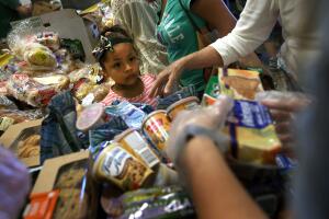 Un banco de alimentos en Egg Harbor, New Jersey