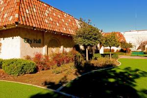 City Hall Palmdale.jpg