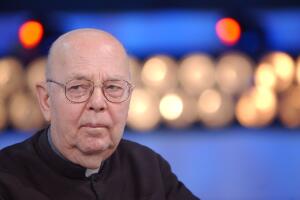 Fotografía de Gabriele Amorth tomada en 2004