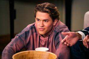 Yo Nunca Never Have I Ever. Deacon Phillippe como Parker - Lara Solanki Netflix.jpg