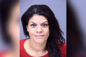Mujer hispana conducía intoxicada y causó muerte de motociclista en Phoenix
