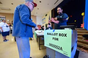 El voto hispano siempre se ha considerado un 'gigante dormido' a punto de despertar para cambiar la dinámica política.