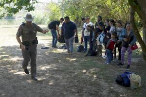Inmigrantes en la frontera de Texas
