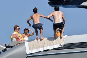 EXC David Beckham - Victoria Beckham - Sir Elton John - Harper Beckham - Brooklyn Beckham - David Furnis