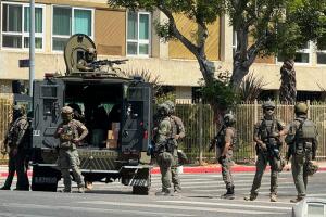 Redada migratoria con tropas armadas en Parque MacArthur desata indignación en Los Ángeles