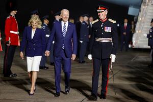 Jill y Joe Biden llegando a Reino Unido para la reunión del G7