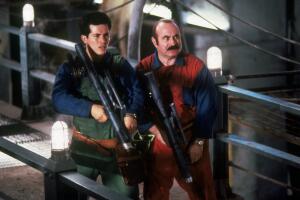 Bob Hoskins y John Leguizamo en Super Mario Bros de 1993 Grosby.jpg