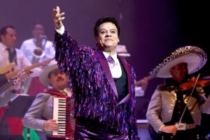 Juan Gabriel está vivo y es extraterrestre