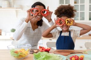 nina_mama_cocina.jpg