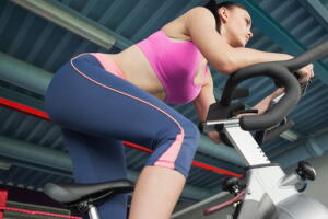 14 erros que você comete na aula de spinning na academia