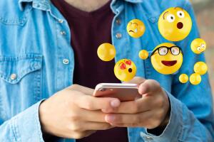 emoji-celular-smartphone-1220-1400x800.jpg