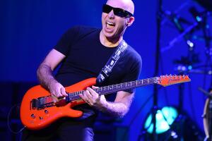 joe-satriani-178816750.jpg