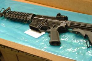 Sheriff de Los Ángeles reporta la desaparición de un rifle Colt M4, con 5 cargadores y municiones