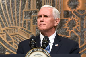 Mike Pence postergó su viaje a Medio Oriente hasta enero.