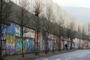 belfast irlanda muro de la paz 2017