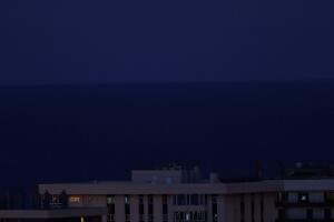 Luna llena de "las flores" sobre Las Palmas de Gran Canaria