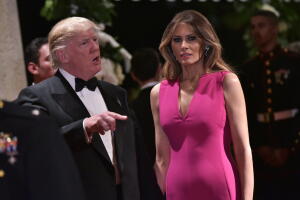 El presidente Donald Trump y la primera dama Melania durante la gala del sesenta aniversario de la Cruz Roja, en febrero, en Mar-a-Lago. 