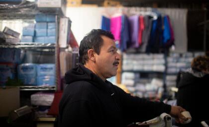 "Estaba escuchando por televisión lo que dijo Trump, pero no pensamos que es una buena idea porque aquí todos los negocios que están en Hidalgo y McAllen casi dependen el 90% del lado mexicano y claro que nos va a afectar a todos", afirma Antonio Bautista, un comerciante de origen mexicano que vende equipos, uniformes e insumos médicos en el condado Hidalgo. <br>