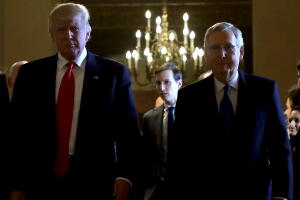 Donald Trump y Mitch McConnell en una aparición reciente