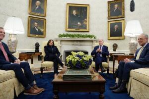 Negociaciones techo de la deuda. Biden, Harris, Schumer, McCarthy