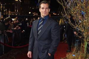 henry_cavill_alfombra_roja_the_witcher.jpg