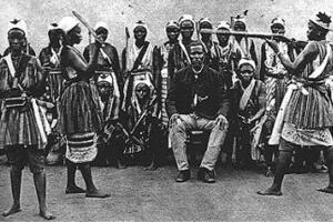 Un grupo de las Amazonas de Dahomey en 1890. Grosby.jpg