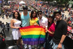 Emir Pabon en marcha gay