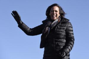 La candidata demócrata a la vicepresidencia Kamala Harris pronuncia un discurso el 2 de noviembre del 2020 en Bethlahem, Pennsylvania. 