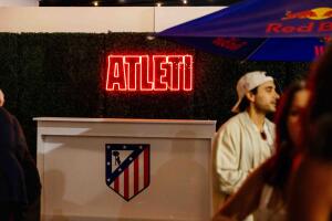 Grita, juega y conecta con otros fans: Casa Atleti trae la pasión del Atlético de Madrid a Wynwood.