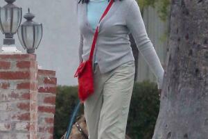 Doria Ragland paseando perros LA